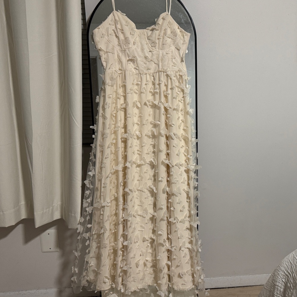Elegant Cream Sleeveless Dress